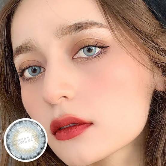 LA Girl Blue Eye Lens